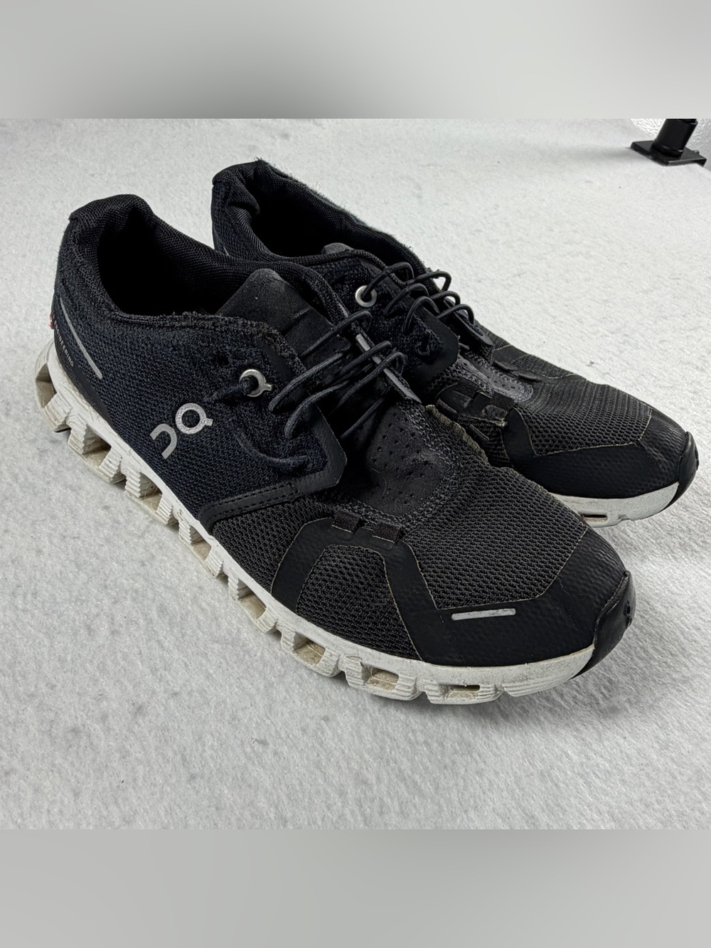 On Cloud 5 Running Shoes Black White Women’s 7.5 Athletic Read Description